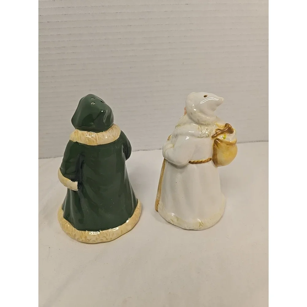 Santa Claus Through‎ The Years Salt & Pepper Shakers 5 Inches